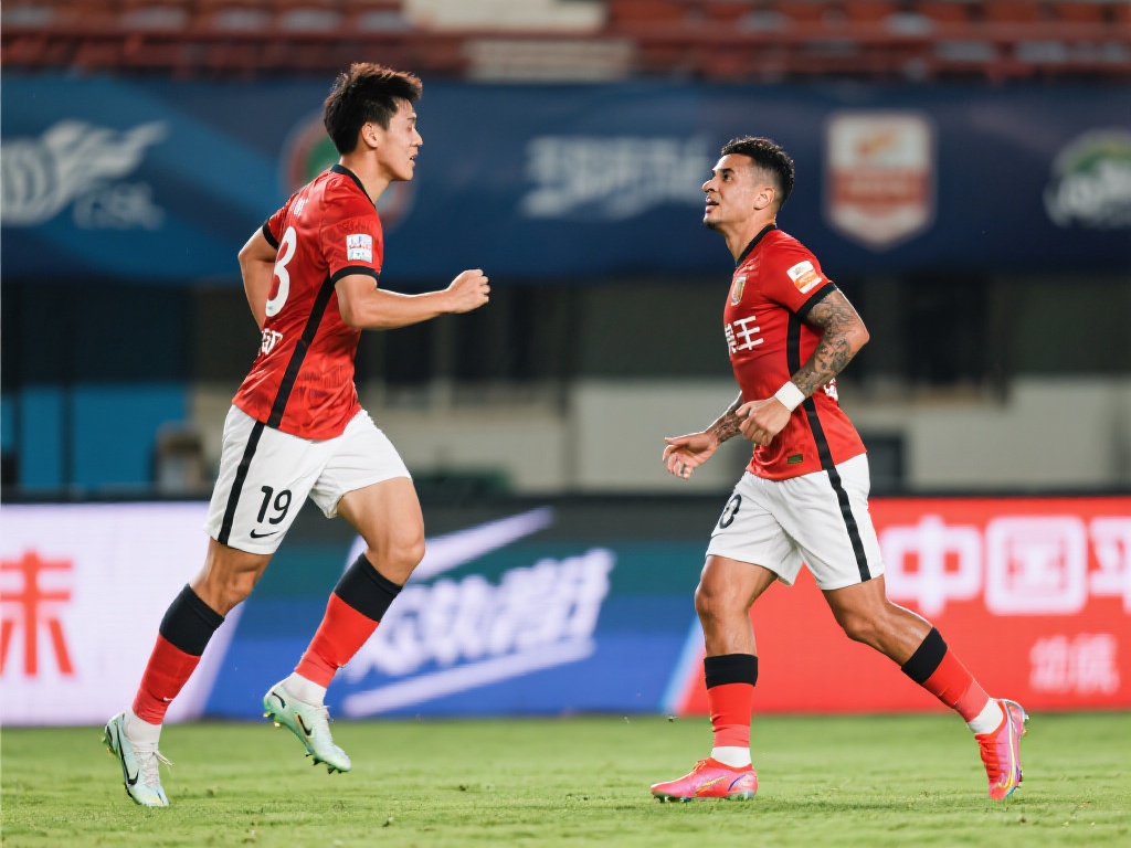 谭龙帕拉西奥斯联袂破门 长春亚泰1-1战平武汉三镇 对于中超赛场而言,这场比赛不仅仅是一次激