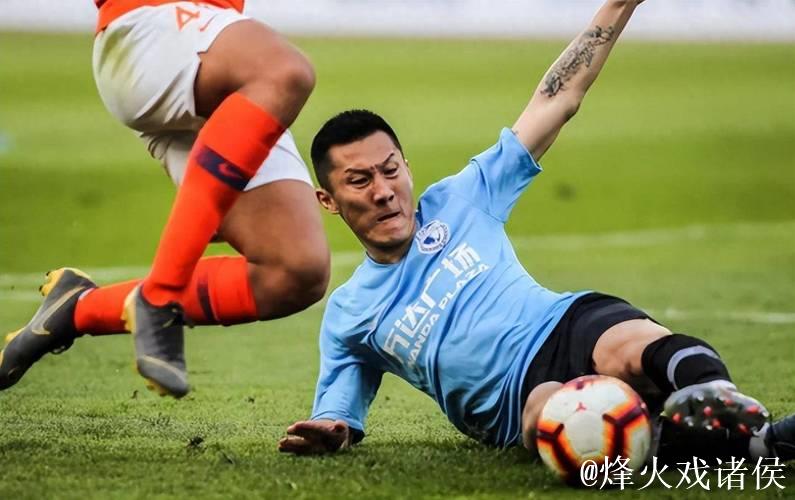 回顾中超赛场戴琳与周挺激烈争吵的瞬间 回顾中超赛场戴琳与周挺激烈争吵的瞬间